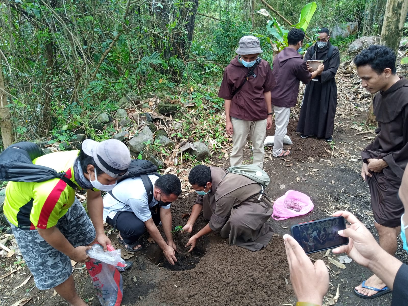 Ziarah Spiritual ke Goa Maria Sendang Jatiningsih Kulon Progo: Tenang di Tengah Alam
